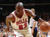 Il avait tout contre lui, pourtant il est devenu… «Michael Jordan»!